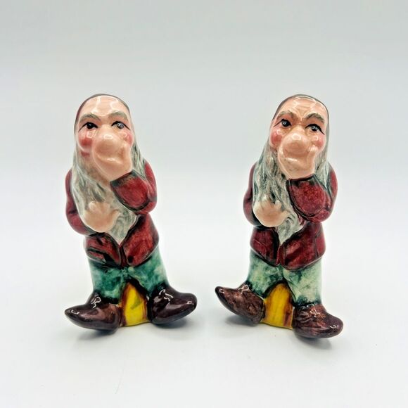 Vintage Gnome Holding Nose Character‎ Salt Pepper Shakers Set  4" Cork Japan - Picture 1 of 9